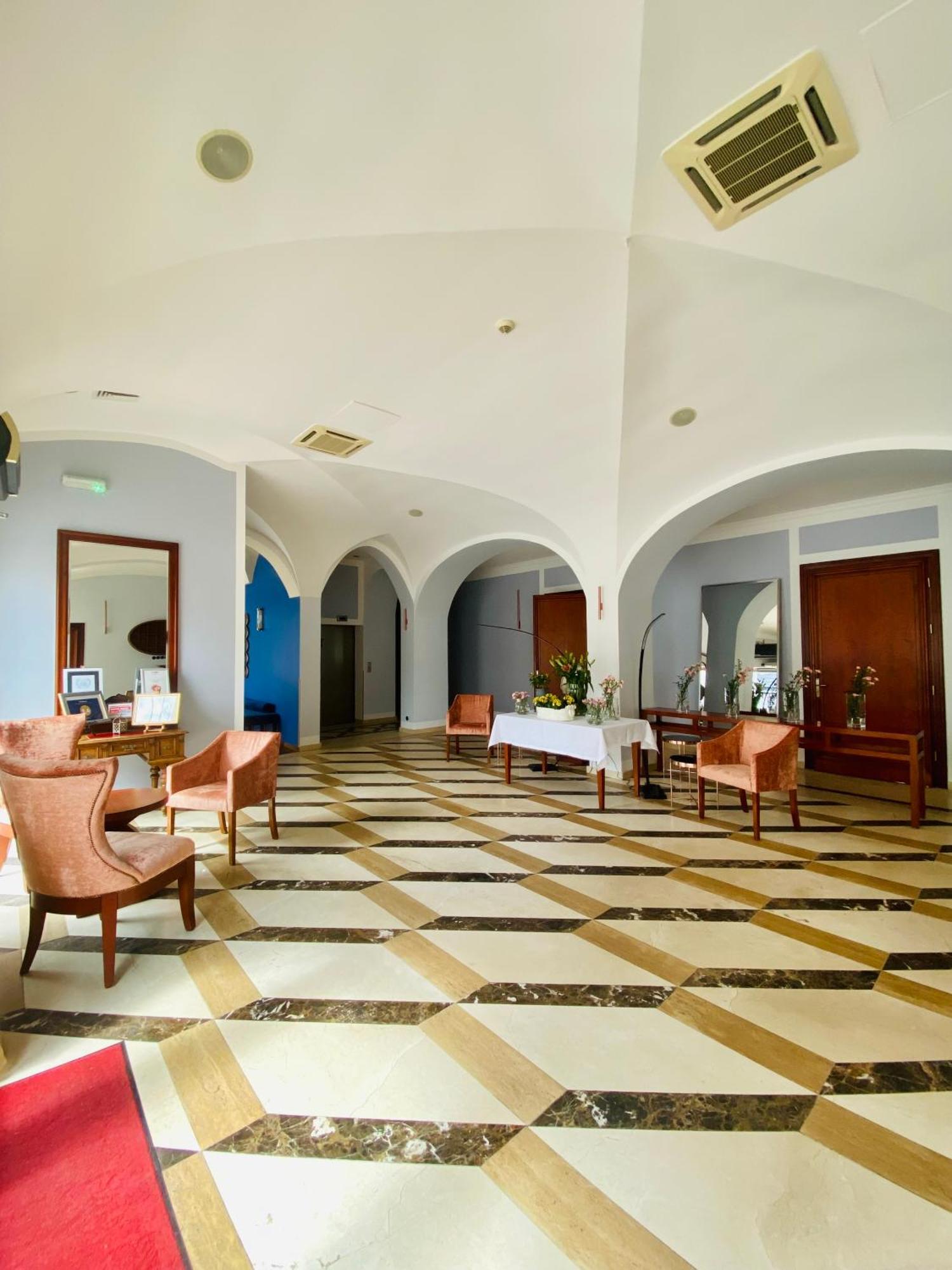 Hotel Rejs Устка Екстериор снимка