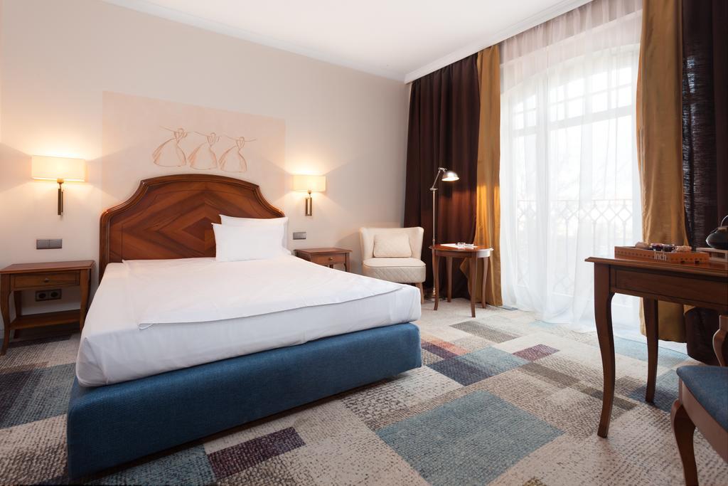 Hotel Rejs Устка Екстериор снимка