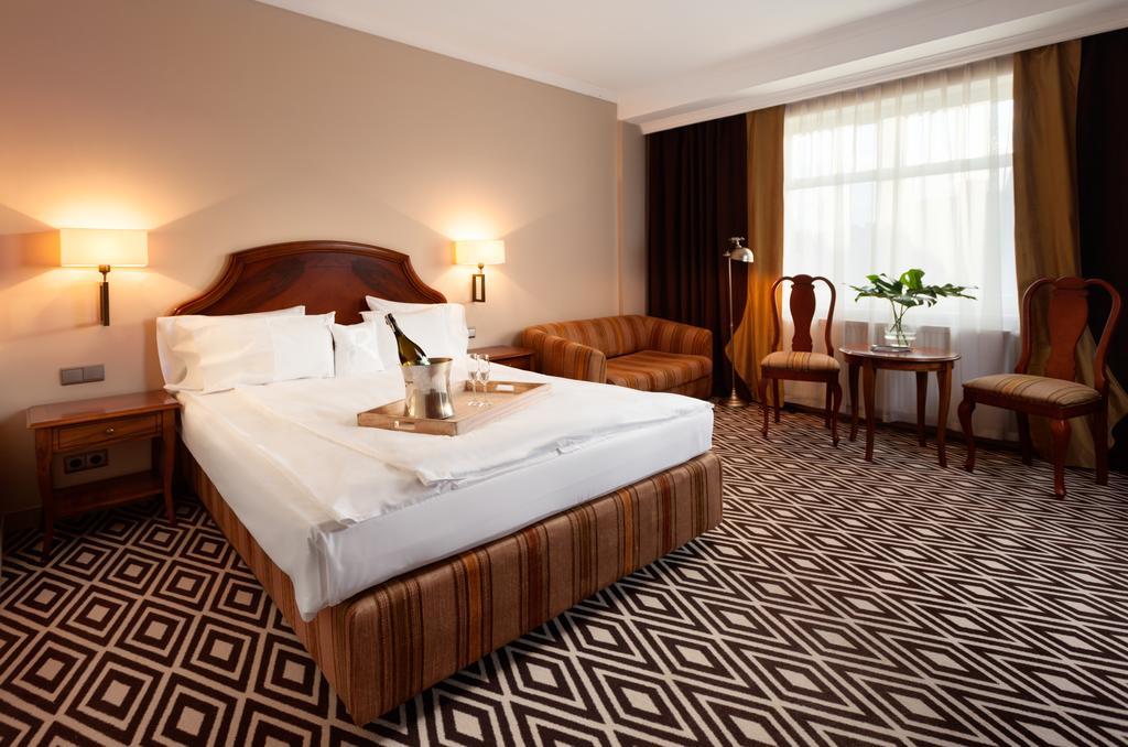 Hotel Rejs Устка Екстериор снимка