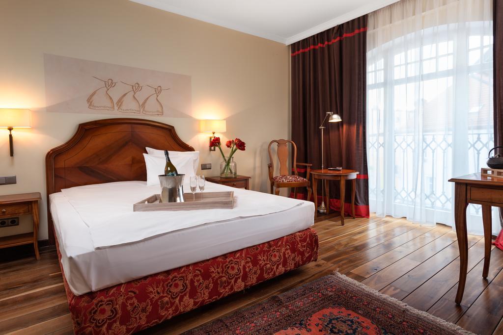 Hotel Rejs Устка Екстериор снимка