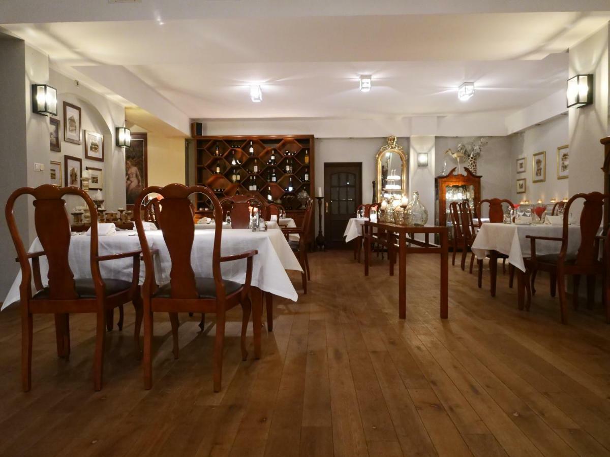 Hotel Rejs Устка Екстериор снимка